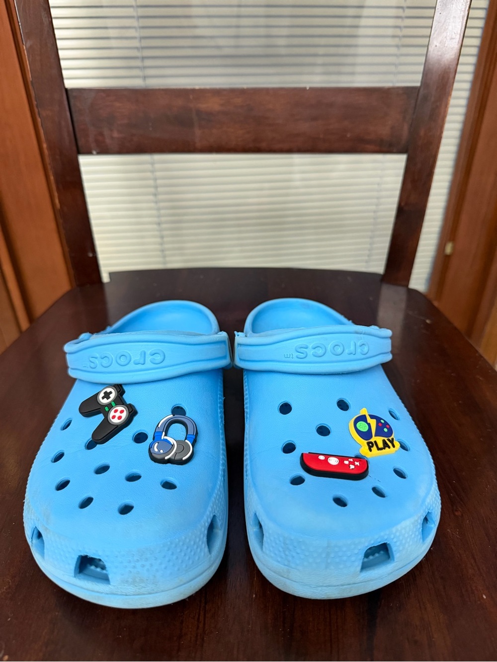 Crocs Classic Clogs with Gamer Charms junior 5 kids